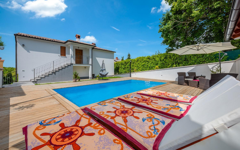 Others 3, House Smoky with private pool and jacuzzi, Pazin