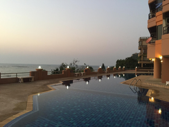 Sunny Beachfront Apartment in BangSaen, Muang Chon Buri