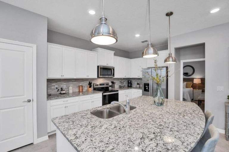 Others 5, Space For All! 5 Bed in Windsor Island Pool Home!, Osceola