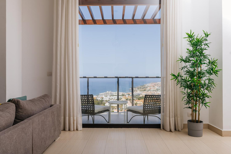 View 4, Sunset White Villa - Ocean view, Jakuzzi, Heated Pool, Air-conditioning, Grill, Santa Cruz de Tenerife