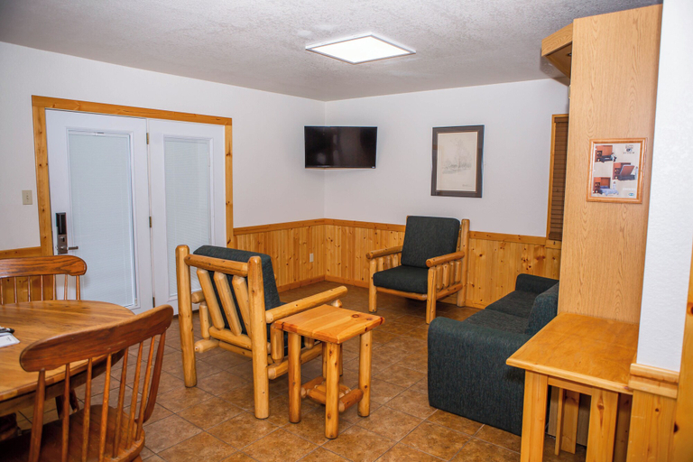 Others 5, Montauk Lodge, Dent