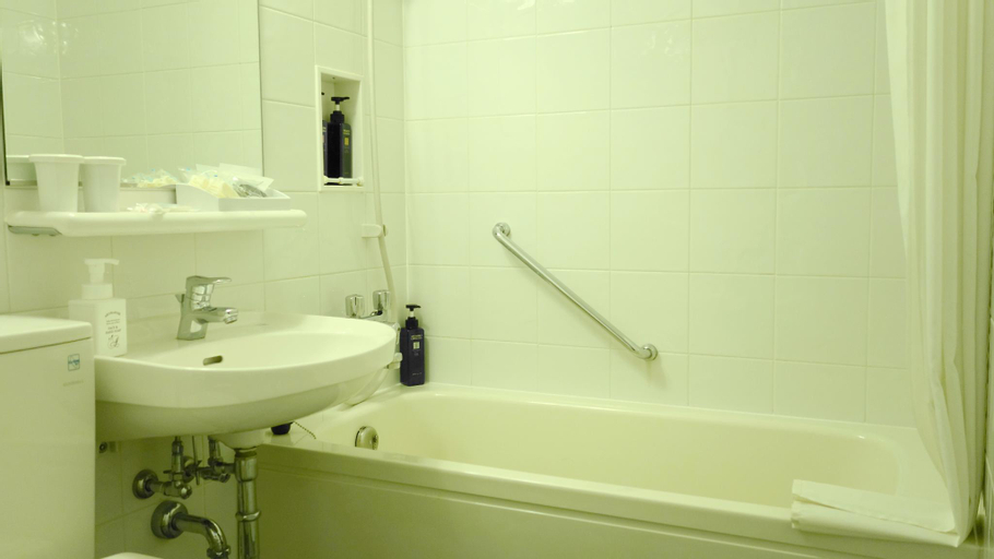 Bathroom 13
