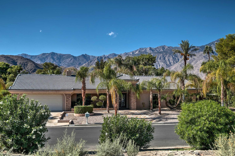 Palm Springs Golf Course Home Private Pool and Spa!, Riverside