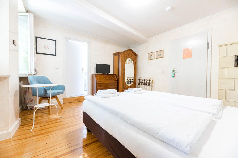 Bedroom 2, Hotel Leone d´Oro, Heidelberg