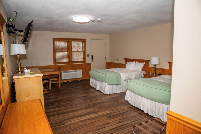 Bedroom 2, Montauk Lodge, Dent