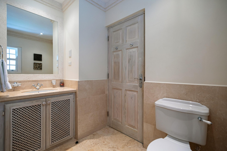 Bathroom 3, Palm Ridge 2A