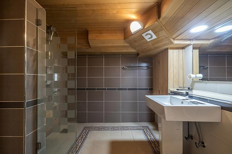 Bathroom 4, Geoje Badatga, Aesop Ajeossine jip, Geoje