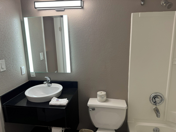 Bathroom 4, Motel 6 Hollywood, Los Angeles