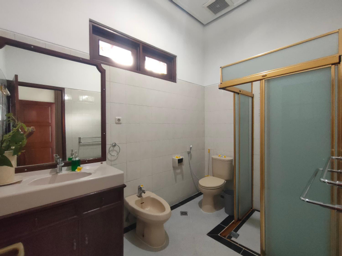 Bathroom 8