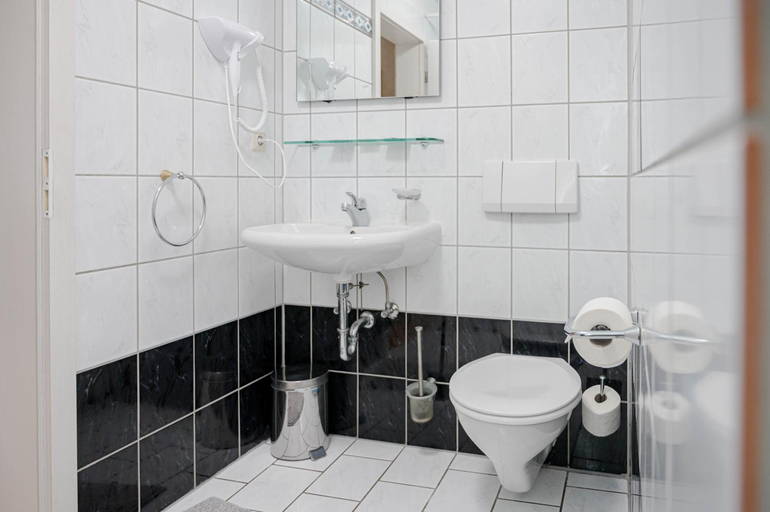 Bathroom 4, Hotel Leone d´Oro, Heidelberg