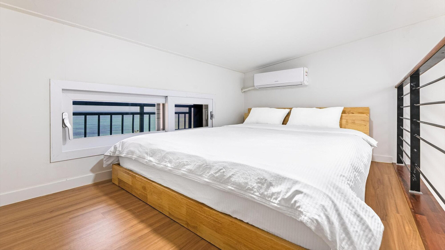 Bedroom 3, Jeju Eseutteuleya Pension, Jeju