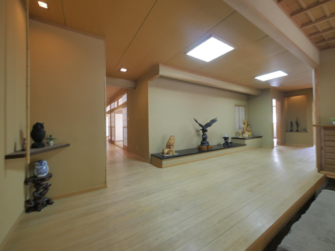 Lobby, 森と空と家 Spacious private house Moritosora, Sanmu