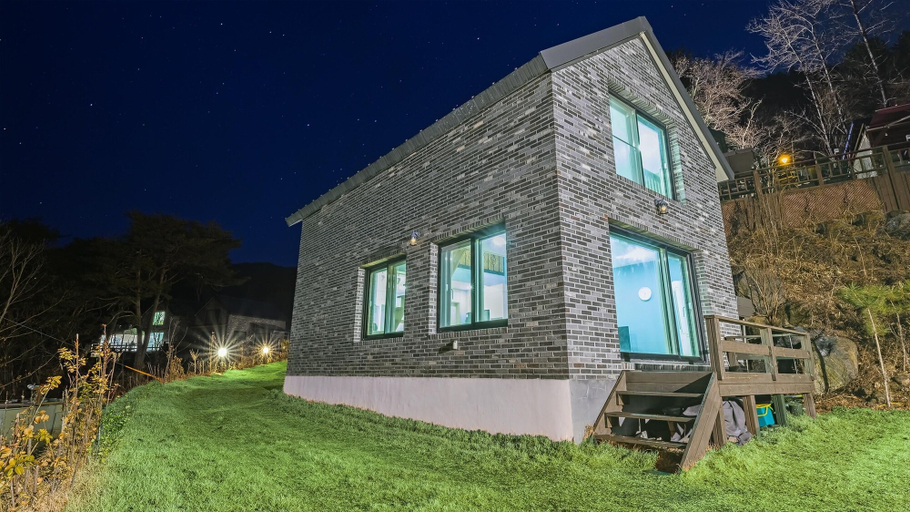 Exterior & Views 2, Gapyeong On The Hill Dogchae Pension, Chuncheon