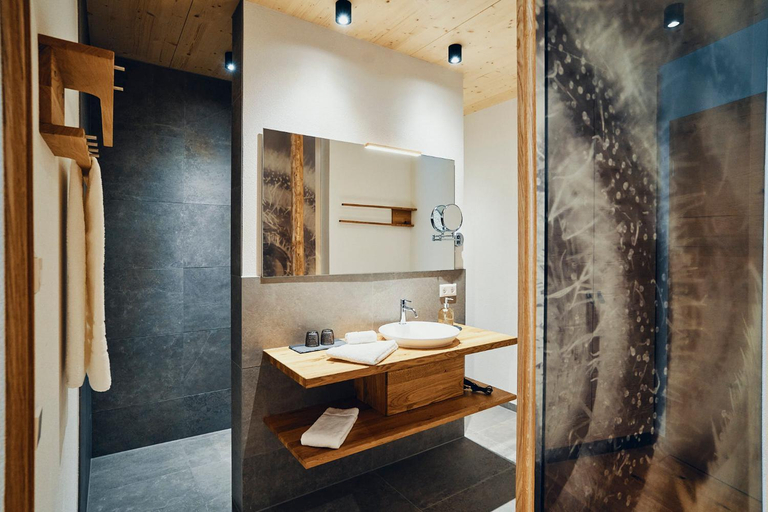 Bathroom 3, Echt Zeit Apartments, Schwarzwald-Baar-Kreis
