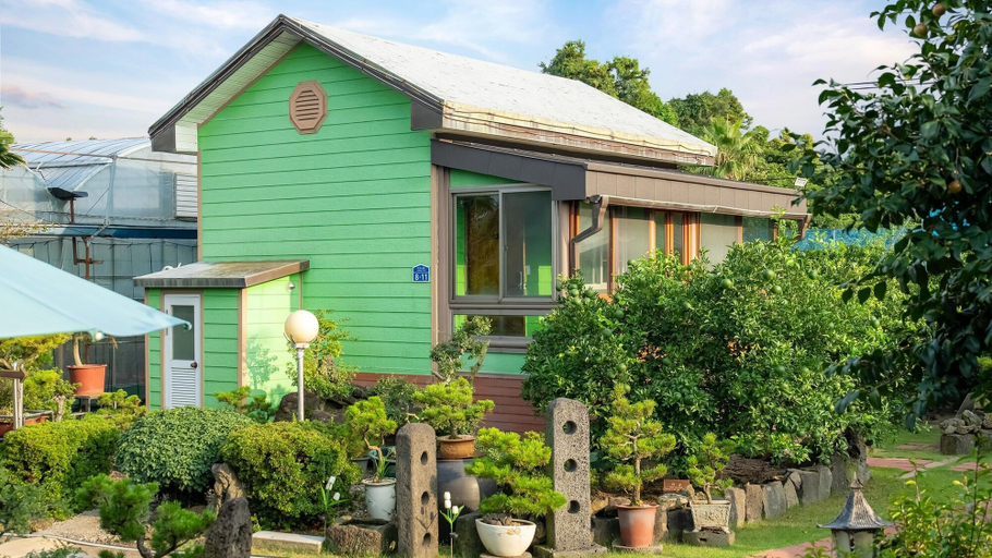 Exterior & Views 2, Jeju Jeonwonsaenghwal Diorem Pension, Jeju