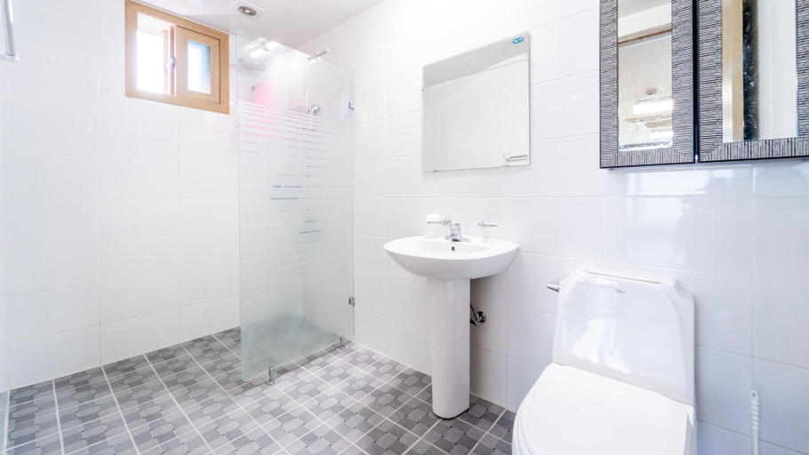 Bathroom 4, Yeosu Moranggee Pension, Yeosu