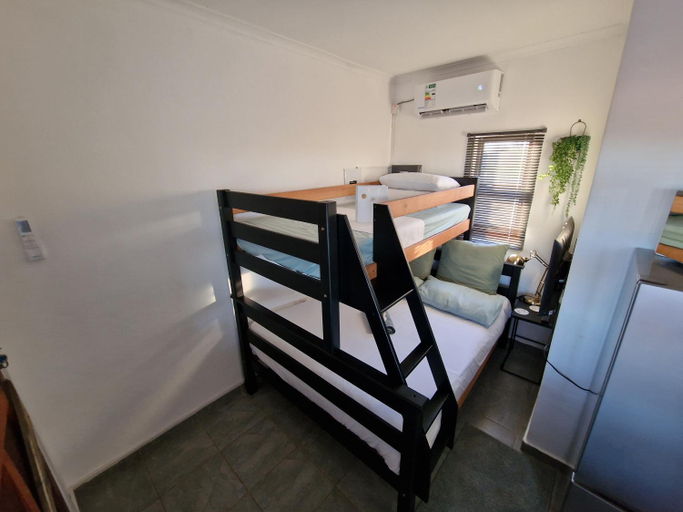 Others 3, Casa-Pel Tiny House, Palapye