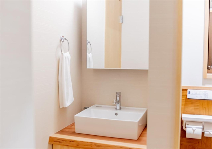 Bathroom 3, Yadoya Yanagitori West, Taitō