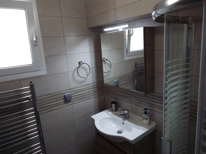 Bathroom 3, Strelitzia Apartments, Ionian Islands
