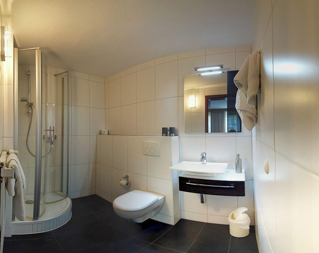 Bathroom 5, Hotel Am Schloss Broich, Mülheim an der Ruhr