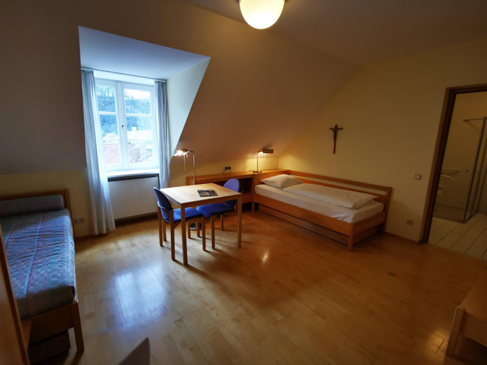 Bedroom 3, Haus der Begegnung Heilig Geist, Altötting