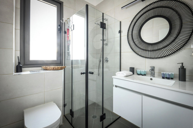 Bathroom, Spacious Four Bedroom Holiday