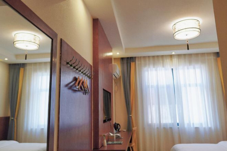 Bedroom 1, Wuyuan Bohaiyuan Hot Spring Hotel, Dali Bai