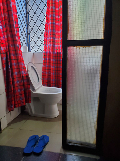 Bathroom 2, 4 bedroom villa with a kitchen, Msambweni