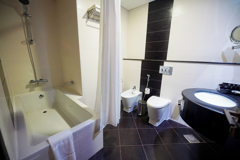 Bathroom 5, Grand Villaggio Hotel Abu Dhabi, Abu Dhabi City