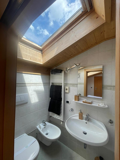 Bedroom 4, Picchio Verde - stanza privata con bagno a Pera di Fassa, Trento