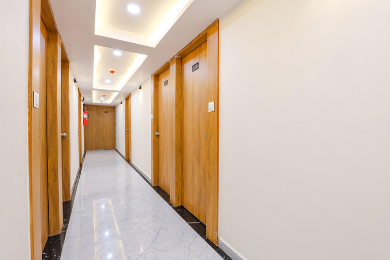 Public Area 2, Fabhotel Crystal I, Gandhinagar