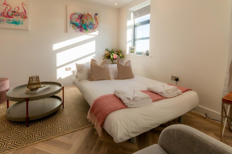 Bedroom 2, Luxury Ocean & North Foreland Golf View Escape, Kent