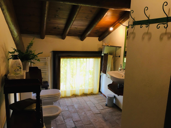 Others 2, B&B Ai Tre Confini, Mantua