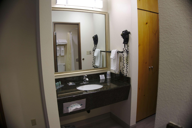 Bathroom 15