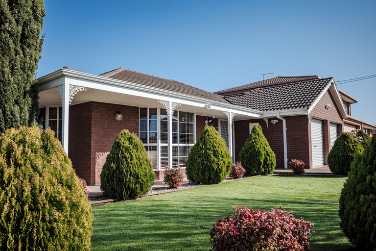 Exterior & Views 2, StayAU 4BR Lakeside Retreat in Seabrook, Melbourne