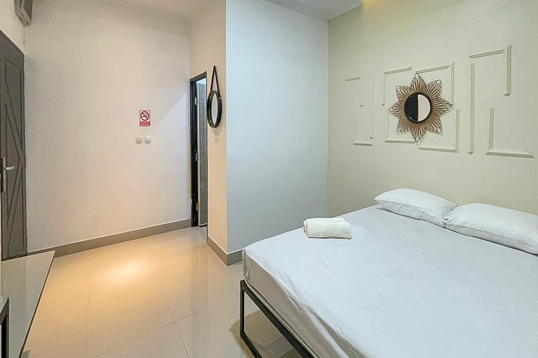 Bedroom 5, JM Tuparev Mitra RedDoorz, Karawang