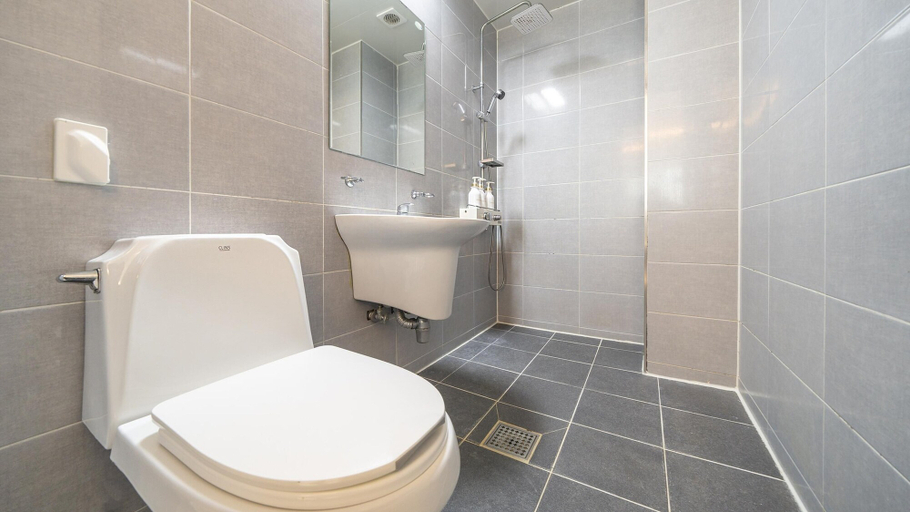 Bathroom 4, Geoje Badageurigo Pension, Geoje
