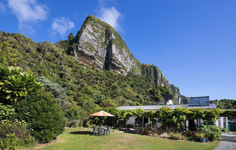 Others 4, Cliffscapes Holiday House, Buller