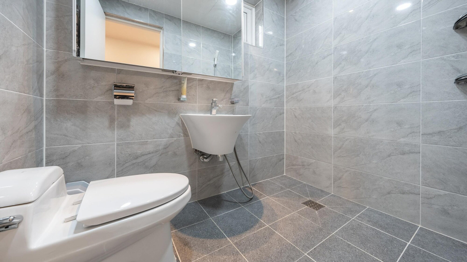 Bathroom 3, Donghae Hill Stay Pension, Donghae