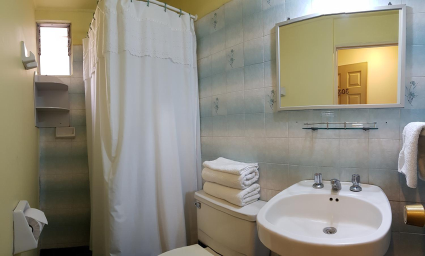 Bathroom, Hotel Intillanka, Iquique