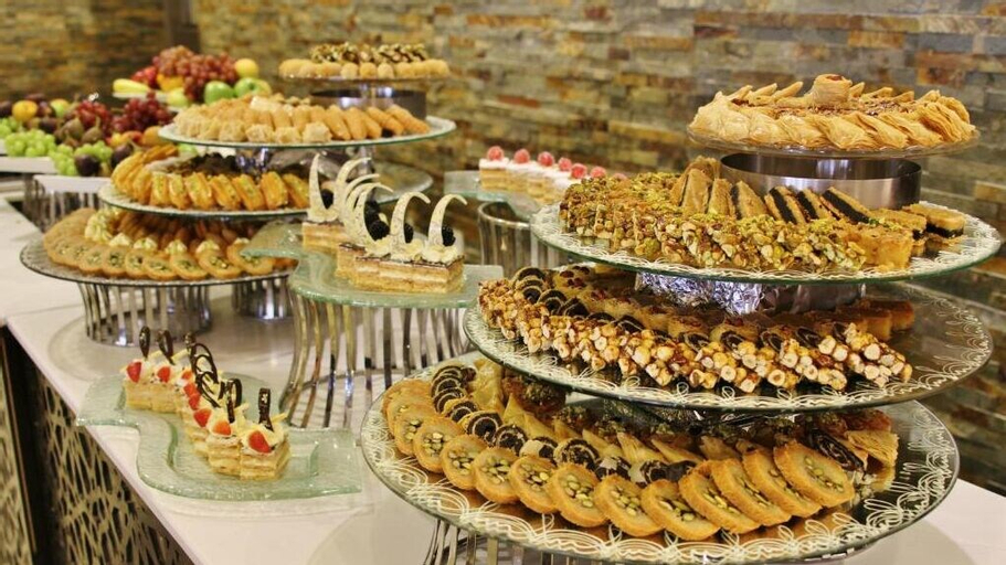 Food & Drinks 12