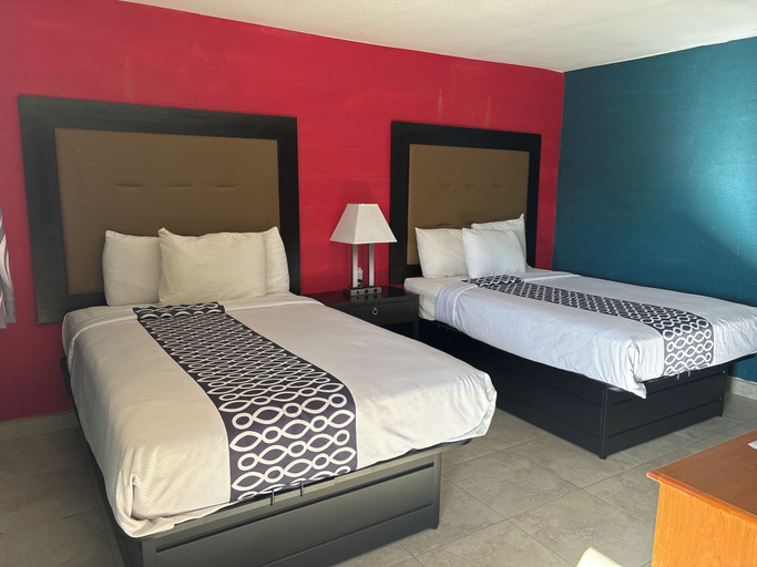 Bedroom 2, Budget Inn, Montague