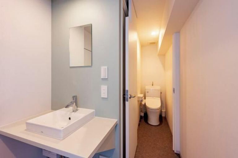 Bathroom 16