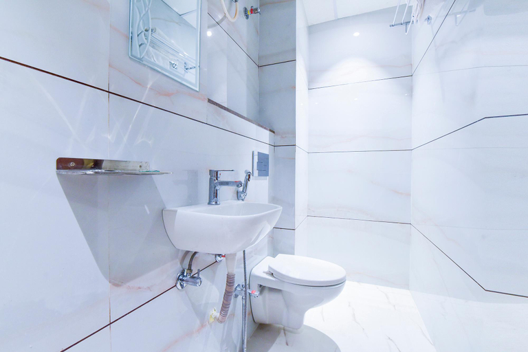 Bathroom 4, Fabhotel Samrat Regency, Udaipur
