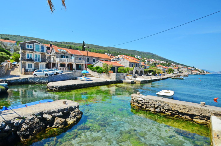 Others 5, Apartments Volat