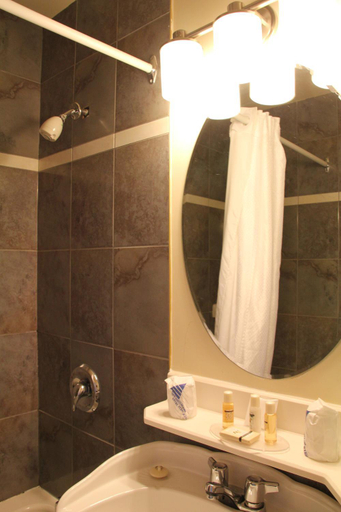 Bathroom 5, Willow Bend Grand Suites, Colchester