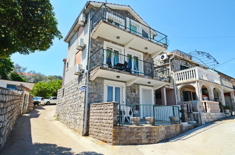 Others 3, Apartments Volat