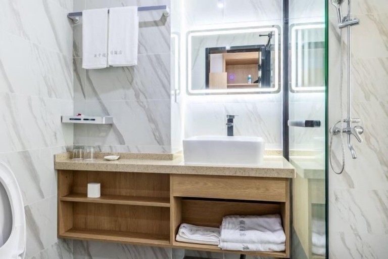 Bathroom 4, Xinyu Holiday Hotel (Huangshan Tunxi), Huangshan