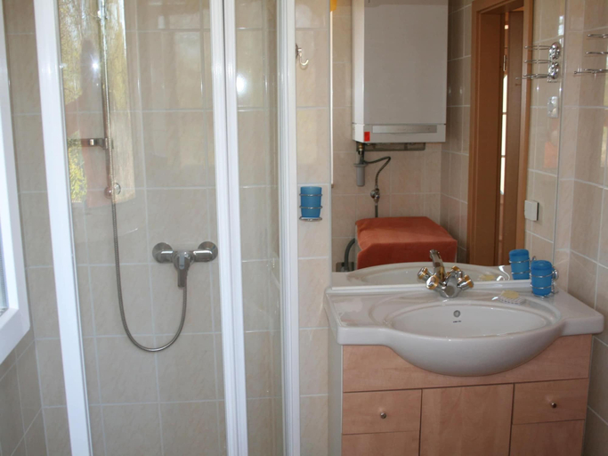 Bathroom 3, Boiensdorf Beachside Bungalow, Nordwestmecklenburg