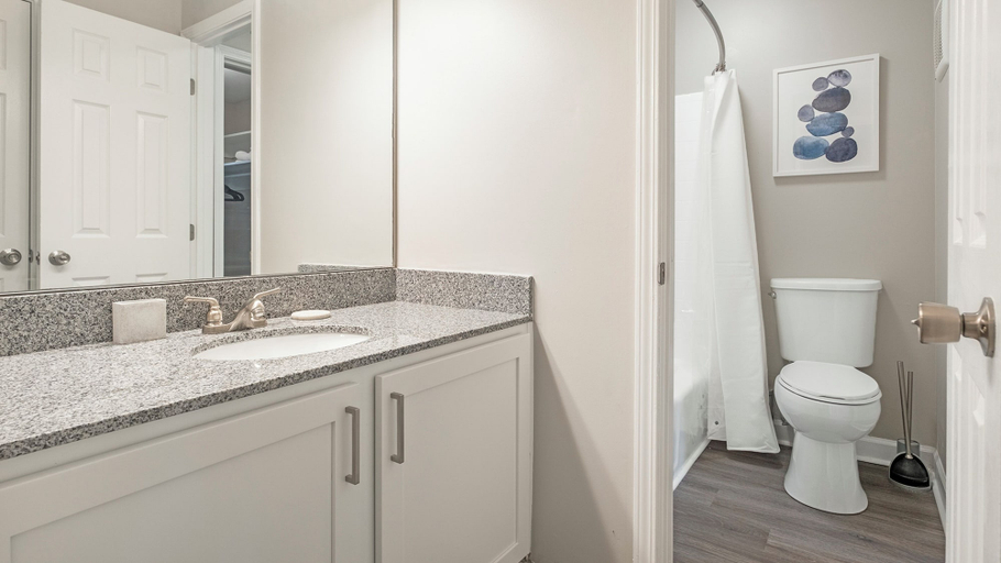 Bathroom 4, Windsor Highlands Apartments by Landing, Jefferson